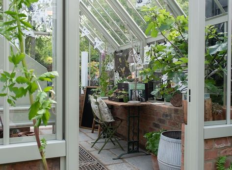 Greenhouse Inspiration, Traditional Patio, Greenhouse Cover, Gardening Inspiration, Greenhouse Interiors, Garden Paving, Paving Slabs, Traditional Garden, Chelsea Flower