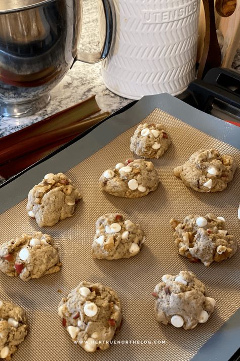 Rhubarb cookies with white chocolate chips - sweet and sour combination Rhubarb White Chocolate Chip Cookies, White Choc Chip Cookies, White Chocolate Chips Recipes, White Chocolate Cookie Recipes, Choc Chip Cookie Recipe, Cookies With White Chocolate Chips, Rhubarb Cookies, Cookies With White Chocolate, Baking Scones