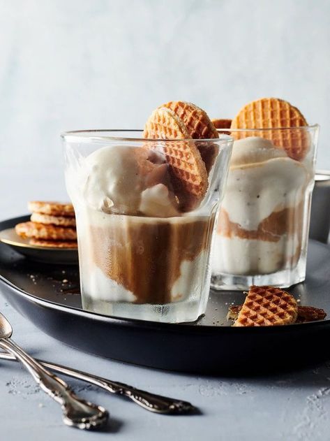 Ice Cream With Coffee, Affogato Recipe, Dessert Restaurants, Stroopwafel, Summer Recipe, 카페 인테리어 디자인, Coffee Menu, Coffee Cafe, Frozen Treats