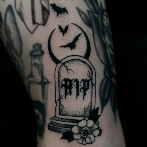 Grave Yard Tattoos, English Tattoo Ideas, Head Stone Tattoo, Gravestone Tattoo Design, Old English Tattoo Ideas, Grave Tattoo Design, Tomb Stone Tattoo, Grave Stone Tattoo, Headstone Tattoo