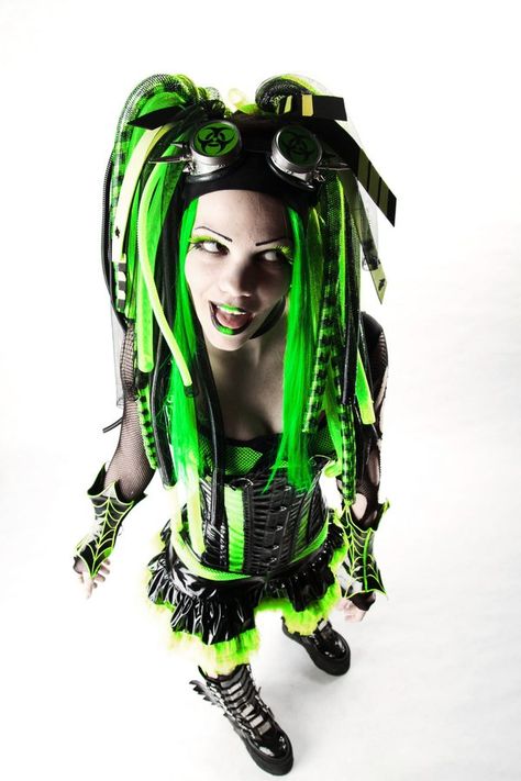 Cybergoth Outfits, Cybergoth Fashion, Cybergoth Style, Goth Outfit Ideas, Goth Look, Cyberpunk Fashion, Kamikaze, Alt Fashion, Gothic Beauty