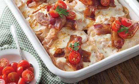 Kentucky Hot Brown Casserole Paula Deen, Hot Brown Casserole, Hot Brown Sandwich, Sandwich Casserole, Kentucky Hot Brown Sandwich, Brown Sandwich, Kentucky Derby Food, Derby Recipe, Kentucky Derby Party Ideas