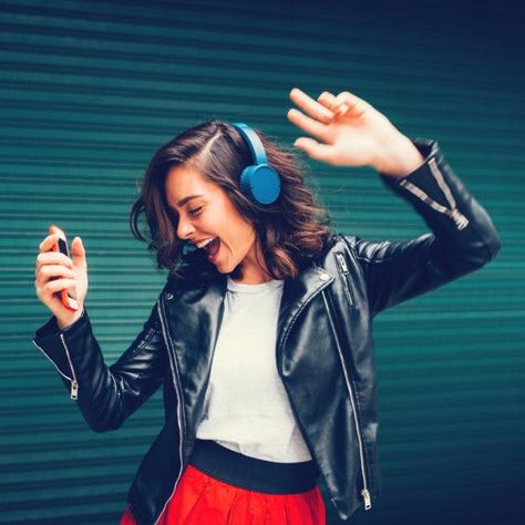 10 Ways to Recharge Your Creative Batteries | Brit + Co Led Headphones, Music Girl, Unusual Clothes, Dj Photos, Girl With Headphones, Teenage Outfits, Cat Ear, Ear Headphones, Mode Vintage