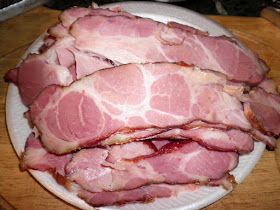 Buckboard Bacon Recipe, Simple Chicken Brine, Buckboard Bacon, Smoked Bacon Recipes, Curing Bacon, Cured Meat Recipes, Homemade Sausage Recipes, Homemade Ham, How To Make Bacon