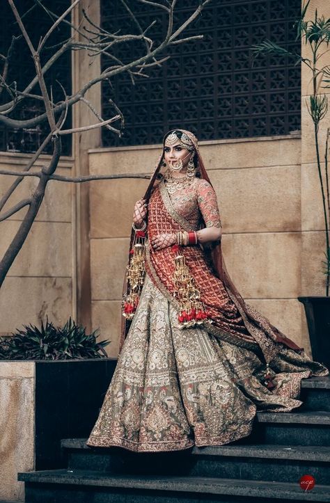 A bride in a stunning lehenga with double dupatta and vintage jewelry Double Dupatta, भारतीय दुल्हन संबंधी, Rimple And Harpreet Narula, Sikh Bride, Wedding Lehenga Designs, Indian Bridal Lehenga, Bridal Poses, Bridal Outfit, Indian Bridal Dress