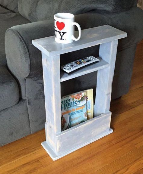 43 Ingeniously Creative DIY End Table For Your Home #woodprojects Mini Side Table, Meja Sofa, Creative Woodworking, Cute Apartment, Sofas For Small Spaces, Apartment Decoration, Diy End Tables, Woodworking Furniture Plans, Table For Small Space