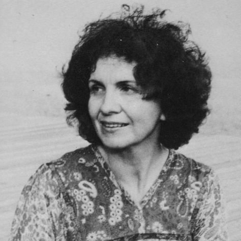 “I like gaps, all my stories have gaps. It seems this is the way people’s lives present themselves” - Alice Munro Female Authors, Alice Munro, Nobel Prize In Literature, Nobel Prize Winners, A Writer's Life, Book Smart, Women Writers, Writers And Poets, Writers Write