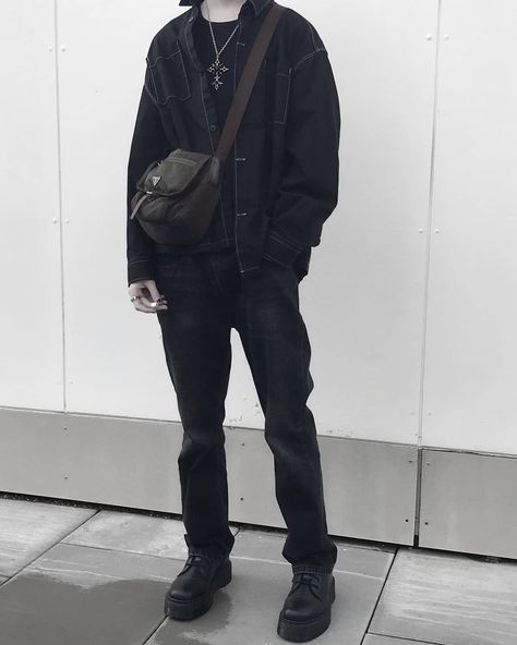 Goth Fall Outfits Men, Goth Guy Outfits Aesthetic, Mens Alt Winter Fashion, Modern Grunge Outfits Men, Dark Grunge Fashion, Comfy Goth Outfits Men, Alt Grunge Outfits Men, Male Edgy Outfits, Simple Goth Outfit Men