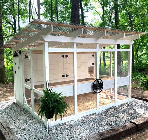 Shed Style Chicken Coop, Chicken Coop Designs Diy Layout, Chicken Coop Decorations, Coop Plans Free, Chicken Coop Plans Free, Backyard Coop, Walk In Chicken Coop, Cute Chicken Coops, Small Chicken Coops