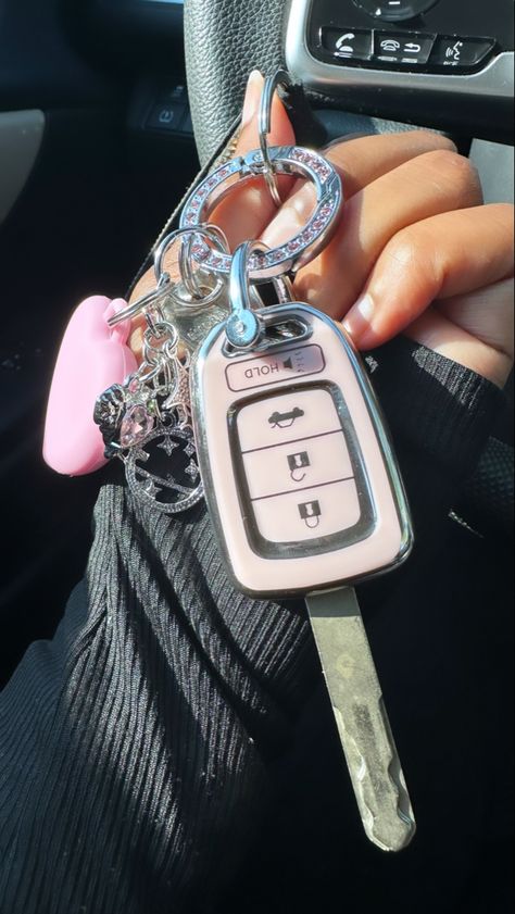 Car And Keys Aesthetic, Car Keys Black Woman, Car Pink Accessories, Holding Car Keys Aesthetic, Honda Car Keys Aesthetic, New Keys Aesthetic, Jeep Car Keys Aesthetic, Honda Civic Keys, Car Keys Vision Board