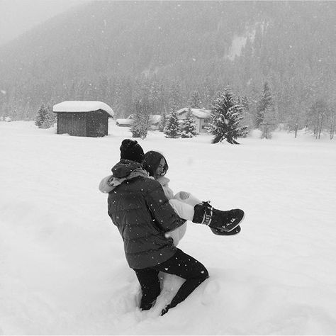 Man_influence on Instagram: “Winter vibes ❄️🖤 #feelings photo by @kristin_rodin” Winter Inspo, Winter Photos, Winter Love, Clipuri Video, Christmas Couple, Winter Wonder, Ski Trip, Winter Aesthetic, Two People