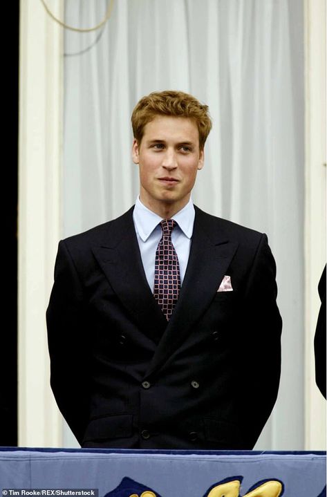 He met the English language and creative writing student in the year above him when Willia... Prince William 2000s, Prince William 90s, Prince William Style, 4th Aesthetic, Royal Family Aesthetic, Prince Harry Young, Young Prince William, Old Etonian, William Wales