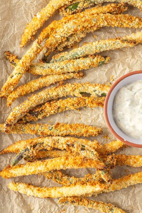 Air Fryer Crispy Green Beans Crispy Green Bean Recipes, Oven Baked Asparagus, Air Fried Green Beans, Cauliflower Breadsticks, Crispy Green Beans, Vegan Egg Replacement, Thanksgiving Appetizers Easy, Homemade Ranch Seasoning, Fried Green Beans