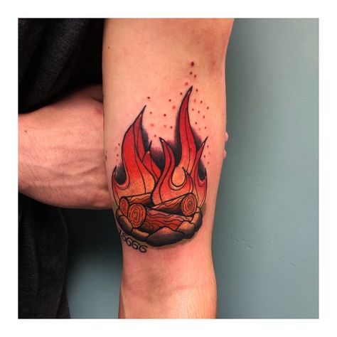 Bhuddist Tattoos, Fuego Tattoo, Tattoo Weird, Olivia Tattoo, Campfire Tattoo, 1000 Roses, Flames Tattoo, Camping Tattoo, Lion Forearm Tattoos