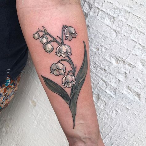 White lily of the valley flower tattoo Tattoos Foot, Lily Of The Valley Tattoo, White Lily Of The Valley, Water Lily Tattoos, Valley Tattoo, Dibujos Pin Up, Tattooed Woman, Neotraditional Tattoo, Tattoo Concepts