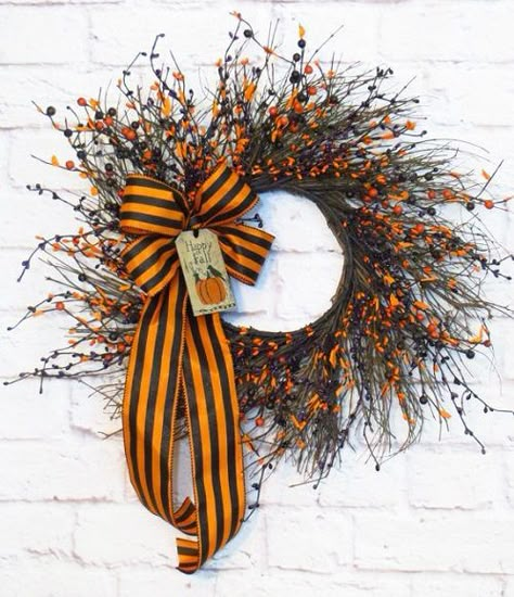 How to Make a Halloween Grapevine Wreath. Try this tutorial for bringing the spirit of Halloween to your front door with cute and festive embellishments. Thanks to Etsy Shop 'Dazzlement' for letting us feature! #Halloween #wreath #ideas Diy Halloween Wreaths For Front Door, Grapevine Wreath Ideas, Halloween Grapevine Wreath, Halloween Wreaths For Front Door, Halloween Wreath Ideas, Wreaths Halloween, Wreaths Design, Fall Wreaths For Front Door, Cute Halloween Decorations