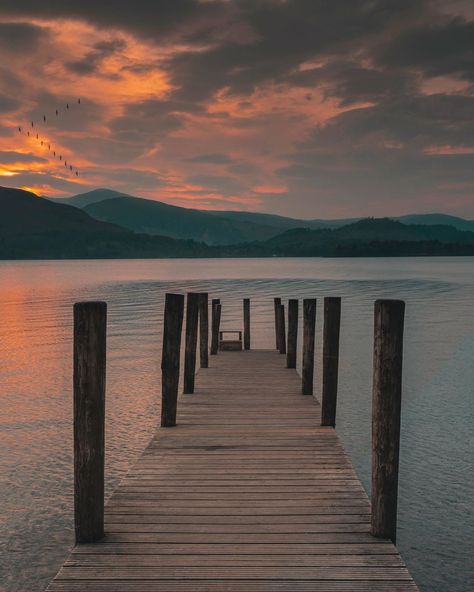 One of the best Sunsets I’ve seen here in the Lake District. just one of many jetties here at Derwent Water, these make great compositions. Derwent Water, Trending Pins, The Lake District, Best Sunset, Summer Pictures, Lake District, Fondos De Pantalla, Lake, Wallpapers