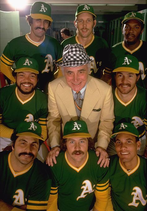 SI Photo Blog — Oakland A’s owner Charles O. Finley (center) poses... Neil Leifer, Rollie Fingers, Vida Blue, Oakland A’s, Reggie Jackson, Sports Hero, Sports Stars, Sports Photos, Vintage Baseball