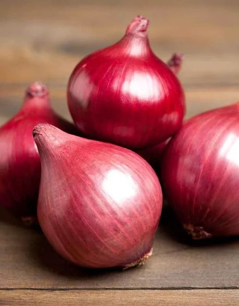 Onions For Hair Growth, Onion Juice For Hair, Onion Hair Growth, Prevent Grey Hair, Onion Benefits Health, Garlic Juice, Onion For Hair, Onion Juice, Boost Hair Growth