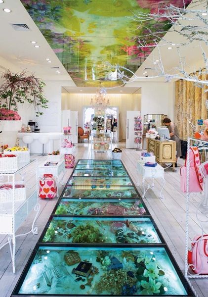 Okay @Ali Velez Kindle, it's official, we need a fish tank floor! Glass Flooring, Store Concept, Retail Store Interior, Retail Inspiration, Store Interiors, Retail Merchandising, Showroom Design, Salou, Store Design Interior