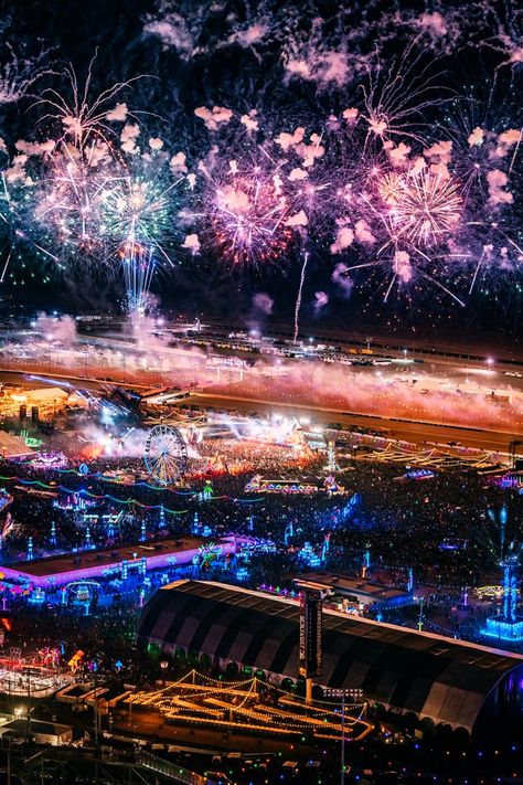 21st Birthday Vegas, Birthday Vegas, Edc Festival, Edc Vegas, Edc Las Vegas, Las Vegas Vacation, Festival Inspo, Las Vegas City, Rave Girl