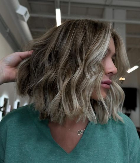 Rooted Beige Blonde Bob Beige Blonde Bob, Medium Hair Haircuts, Balayage For Short Hair, Dirty Blonde Balayage, Rich Hair Color, Short Balayage, Brown Bob Hair, Purple Balayage, Balayage Ideas