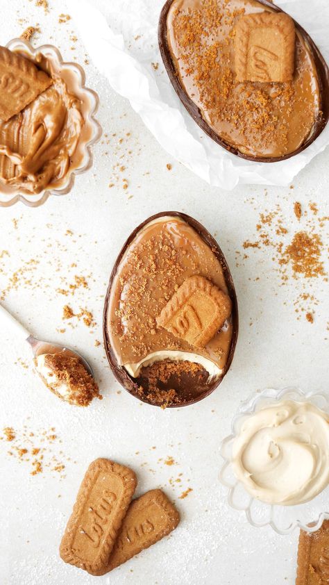 @thelittleblogofvegan shared a video on Instagram: “BISCOFF EASTER CHEESECAKES🍫 YAY or NAY?? Who wants one??? . VEGAN | NO-BAKE | 5 INGREDIENT! These quick + easy Biscoff Easter Egg…” • Apr 10, 2022 at 4:00pm UTC Easter Cheesecakes, Easter Cheesecake, Easter Party Food, Biscoff Cheesecake, Vegan Easter, White Egg, Biscoff Spread, Chocolate Egg, Biscoff Cookies