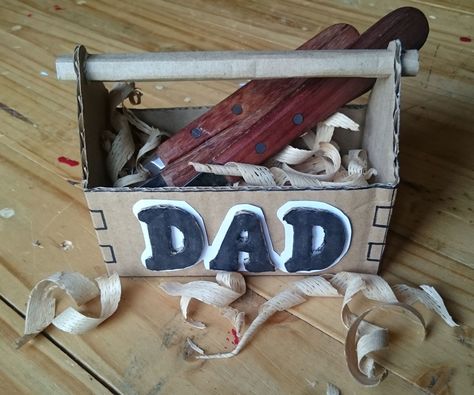 Cardboard Toolbox Diy, Fathers Day Packaging, Pooh Decorations, Cardboard Kitchen, Parts Of The Letter, Tool Box Diy, Handy Manny, Wooden Tool Boxes, Xmas Ideas