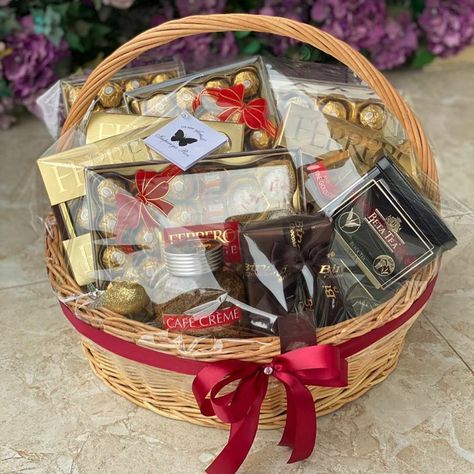 [SponsoredPost] 96 Great Chocolate Gift Basket Ideas Creative Tips You've Never Considered 2023 #chocolategiftbasketideascreative Food Hampers Packaging Basket Ideas, Hot Chocolate Gift Basket Ideas, Chocolate Gift Basket Ideas Creative, Chocolate Gift Basket Ideas, Hot Chocolate Gift Basket, Handmade Hamper, Bucket Gifts, Christmas Gift Hampers, Girl Gift Baskets