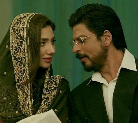 SRK & #MahiraKhan #Raees Raees Mahira Khan, Raees Srk, Shahrukh Khan Raees, Kissing Scene, Srk Movies, Mahira Khan, Bollywood Photos, Bollywood Couples, Boy Photography Poses