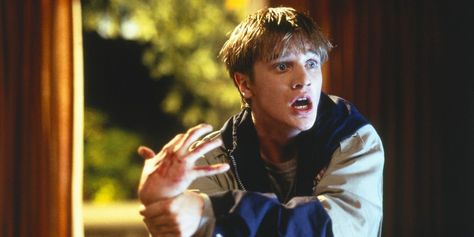 Devon Sawa plays one of his most well-known characters, Anton from Idle Hands, in a video shared on social media just in time for Halloween. Peter Vincent, 90s Characters, Devon Sawa, Alia Shawkat, Idle Hands, Body Cast, Robin Tunney, Buffy Summers, In And Out Movie