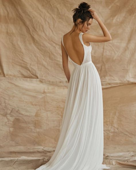 Sophisticated Backless Wedding Dresses ★ backless wedding dresses simple low back beach danahareldesign_ Tulle V Neck Wedding Dress, Simple Flowy Wedding Dress Boho, Simple Beach Wedding Dress Boho Summer, Wedding Dress Cutout, Backless Wedding Dress Simple, Lightweight Wedding Dress, Dana Harel, Backless Wedding Dresses, Simple Wedding Dress Beach