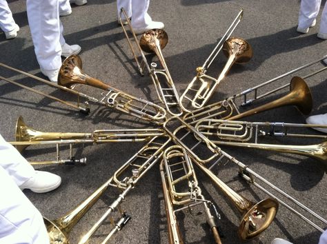 The trombone star Marching Band Aesthetic Trombone, Trombone Aesthetic, Brass Band Instruments, Trombone Art, Army Of Two, Cute Eyes Drawing, Marching Band Humor, Band Jokes, School Band