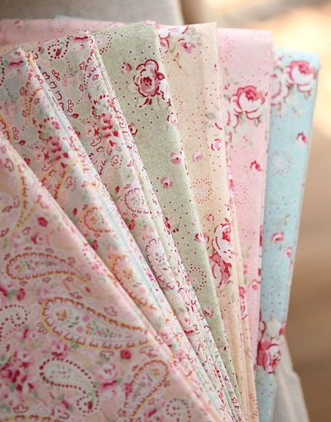 Shabby Chic Fabric, Chic Quilts, Fabric Stores, A Girl Like Me, Beautiful Fabrics, Paisley Fabric, Bug Bites, Quilt Material, Shabby Fabrics