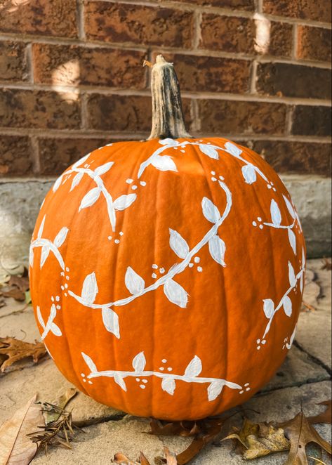 #pumpkin #halloween #halloweendecoration white painted pumpkin vines leaves diy easy design Pumpkin Painting Ideas Orange, Cute Fall Pumpkin Painting Ideas, Diy Pumpkins Painting, Pumpkin Designs Painted, Pumpkins Painting, Fall Pumpkins Painting, Diy Pumpkins, Leaves Diy, Vines Leaves