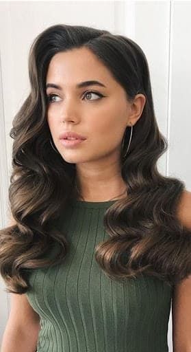 Wedding guest hairstyle - hollywood waves 13 Hairstyles, Formal Event Hair, Bridesmaid Hair Inspo, Hair Down Styles, Event Hairstyles, Trending Wedding, Guest Hair, Sports Illustrated Models, Curly Wedding Hair