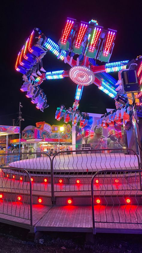 Amusement Park At Night, Amusement Park Aesthetic, Carnival Aesthetic, Fair Rides, Summer Fair, Luna Park, Carnival Rides, Parc D'attraction, Summer Fun List