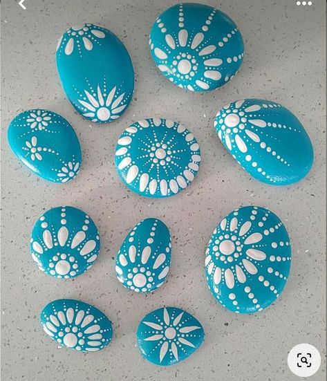 Odd Shaped Rock Painting Ideas, Painting Ideas For Summer, Rock Crafts Diy, Diy Rock Art, Mandala Painted Rocks, Painted Rock Animals, Mandala Rock Art, Stone Art Painting, Seashell Painting