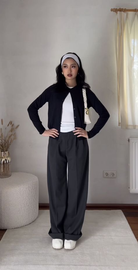 Classy Ootd Casual, Sweater Vest Top Outfit, Outfit Ideas Corporate, Formal Outfits For Cold Weather, Office Semi Casual Outfit, Everyday Outfits University, Jakarta Outfit Ideas, Plaid Pants Outfit Women Work, 8 Degree Weather Outfit