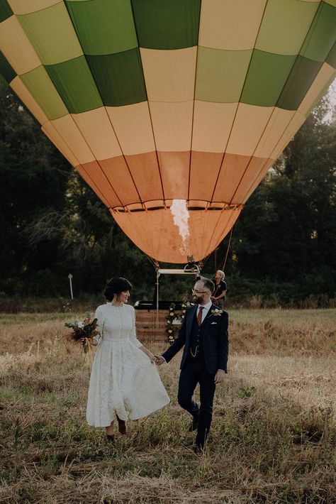 Vintage sunrise hot air balloon elopement over Tuscany - 100 Layer Cake Bali Elopement, French Baby Shower, Galentine's Party, Hot Air Balloon Wedding, Garden Baby Shower Theme, Fairytale Birthday, French Baby, Party Deco, Tuscan Wedding