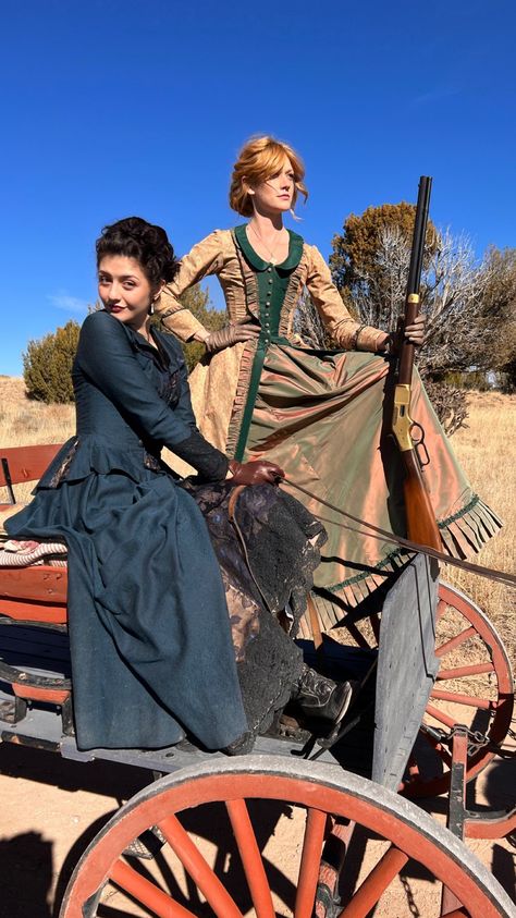 Family Western Costumes, Wild West Dresses, Western Woman Outfits, Old Western Outfits Women, Late 1800s Fashion, Wild West Dress, Regency Outfits, Walker Independence, Wild West Clothing