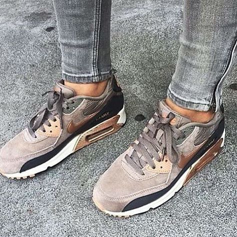 Nike Basket, Air Max 90 Leather, Sneakers Nike Air, Nike Free Runners, Sneakers Nike Air Max, Cheap Nike Air Max, Travel Capsule, Nike Free Shoes, Nike Shoes Women