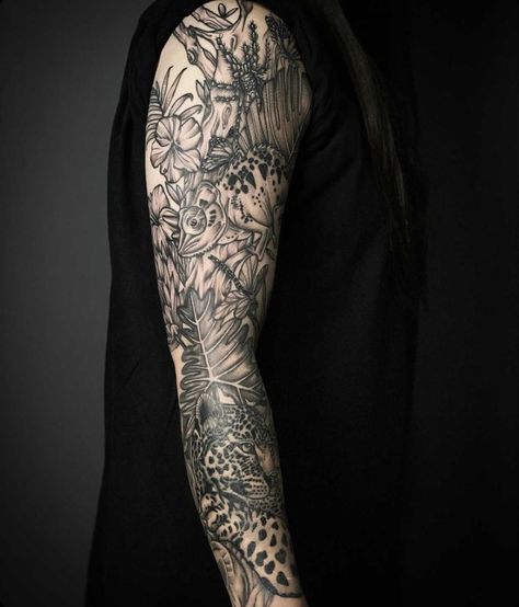 Rainforest Tattoo Sleeve, Rainforest Tattoo, Tattoo Shin, Black And Grey Sleeve, Australian Tattoo, Tattoo Black And White, Arm Sleeve Tattoos For Women, Arm Tats, Forest Tattoos