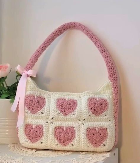 Crochet Heart Granny Square Bag Pattern Free - Yours Crafts Heart Pattern Crochet Bag, Cute Crocheted Bags, Crochet Bag With Granny Squares, Crochet Inspo Bag, Crochet Bags Purses Pattern Free, Crochet Projects With Granny Squares, Granny Square Crochet Bags, Cute Crochet Bag Ideas, Crochet Bags Ideas