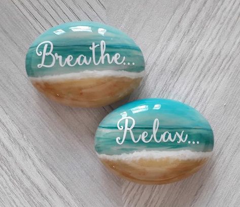 Ocean Themed Painted Rocks, Worry Rocks, Positivity Rocks, Garden Rock Painting Ideas, Garden Rock Painting, Friendship Rocks, Market Crafts, Stone Paintings, Stones For Garden