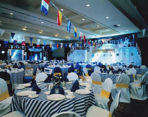 When you can't take all of your guests on an exotic cruise around the world, bring the cruise to them by creating a 'Sailaway Party.' Boat Party Theme, Cruise Theme Parties, Cruise Ship Party, Sailing Party, Boat Theme, Dinner Party Ideas, Around The World Theme, Cruise Party, Nautical Themed Party