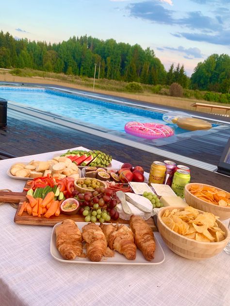 Food By The Pool Aesthetic, Food For Swimming Party, Pool Picnic Aesthetic, Bbq By The Pool, Hosting Aesthetic Summer, Summer Food Aethstetic, Pool Day Activities, Bachelorette Pool Party Food, Pool Picnic Ideas