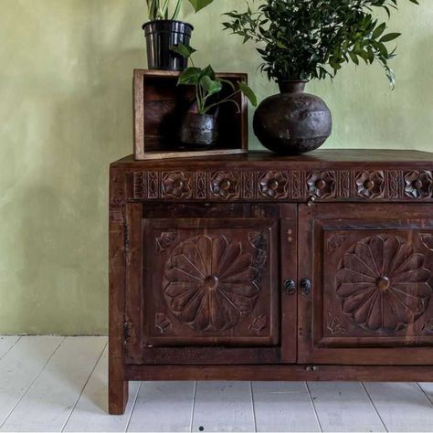 Dark Sideboard, Dark Oak Furniture, Dark Wood Bedroom Furniture, Dark Wood Bedroom, Dark Wood Sideboard, Sideboard Decor, Retro Sideboard, Dark Wood Furniture, Dining Cabinet