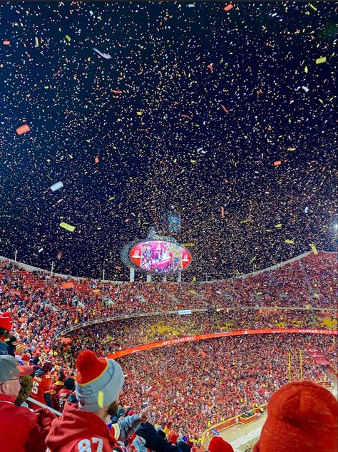 Chiefs Game Aesthetic, Kansas City Chiefs Aesthetic, Chiefs Aesthetic, Kc Aesthetic, Nfl Aesthetic, Cheifs Football, Nfl Wives, Chiefs Wallpaper, Nfl Chiefs