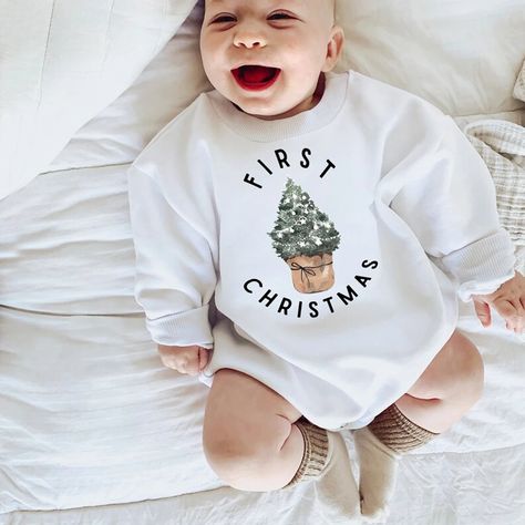 ✨Celebrate Christmas 🎄 in style with this adorable romper. Made from high-quality material, this romper is gentle on delicate baby skin and comfortable to wear. It features a festive first Christmas design that will surely bring smiles anywhere you go, and its thicker fabric is suitable for Autumn & Winter days to keep your baby snug & warm. Made with convenience in mind, this romper features three snaps on the bottom for quick diaper changes. Christmas Baby Romper, First Christmas Outfit, Sweatshirt Romper, Casual Playsuit, First Christmas Baby, Christmas Bodysuit, Christmas Romper, Girls Christmas Outfits, Newborn Christmas